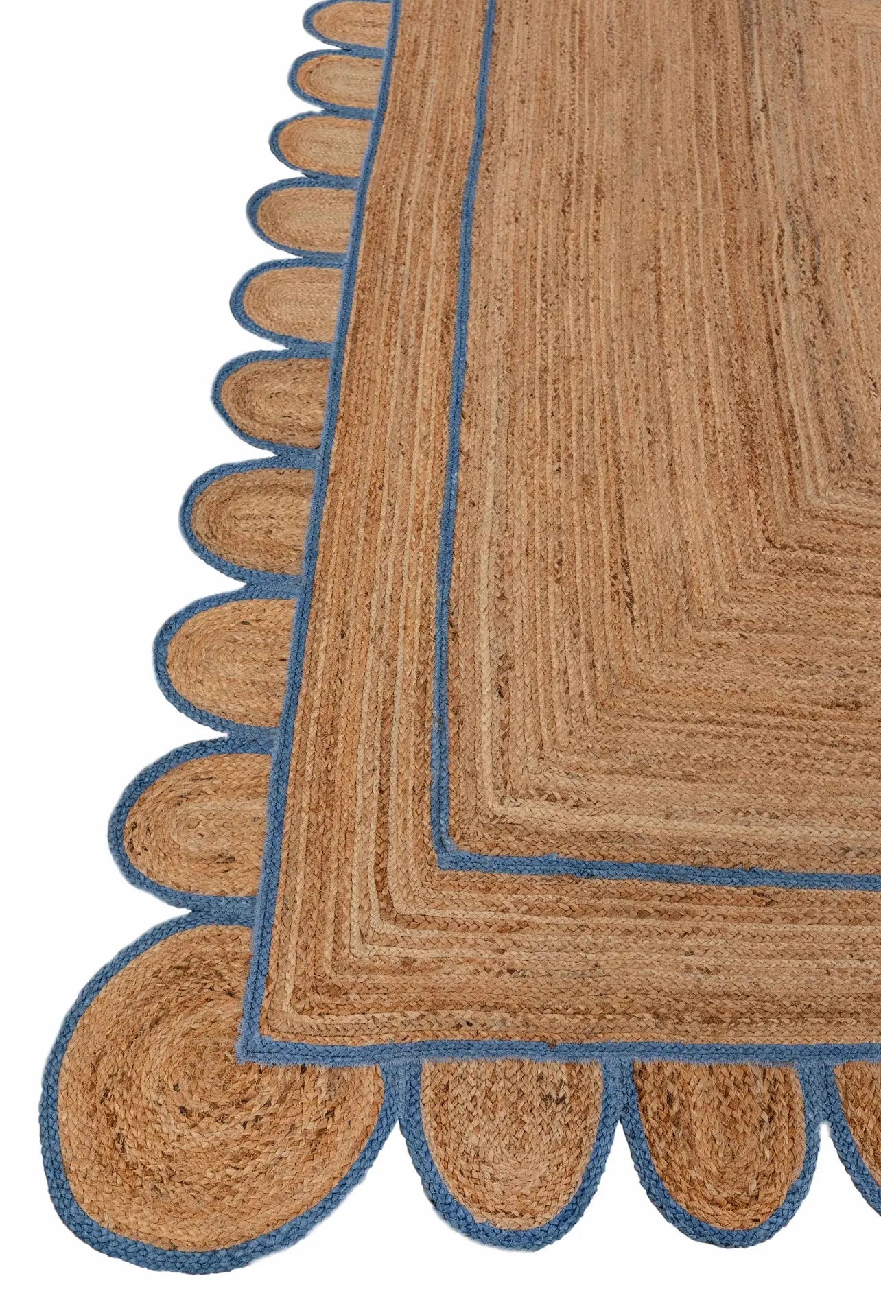Scallop Jute with Classic Blue Border - Milagro Collective