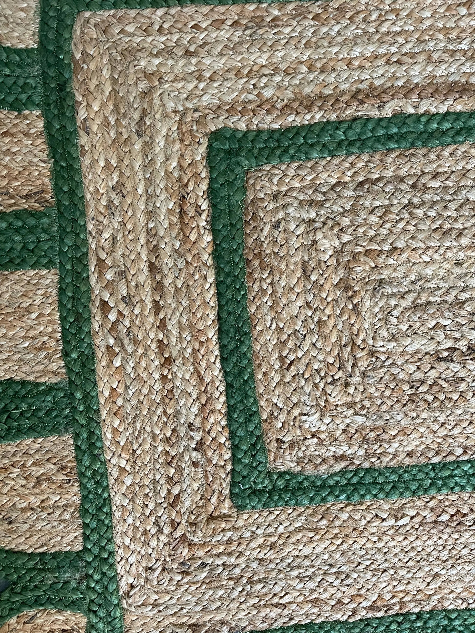 Scallop Jute with Green Border - Milagro Collective