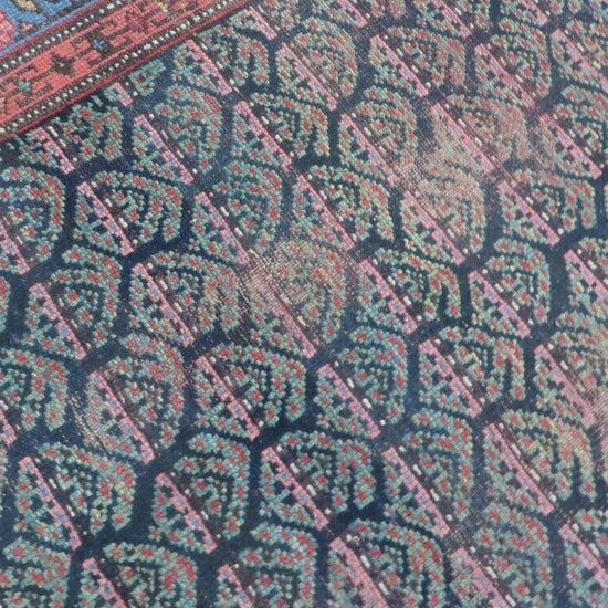 Beaumont vintage turkish rug, detail view 4