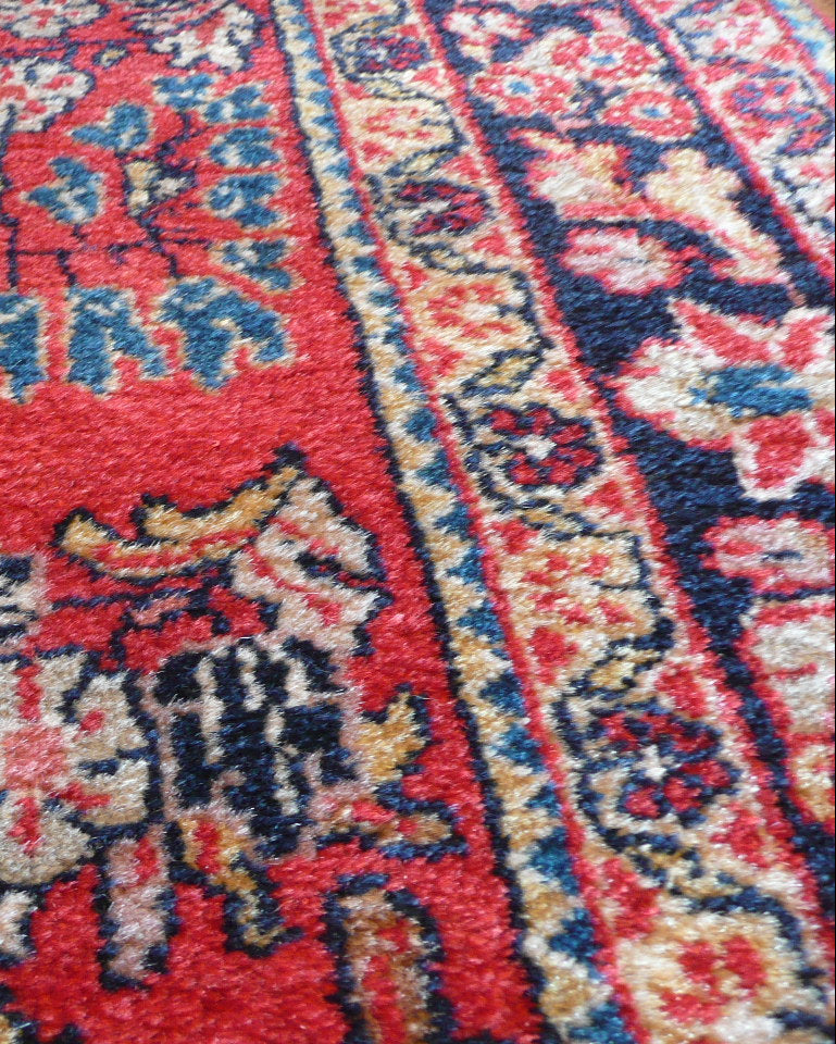Fairfax vintage persian sarouk rug, detail view 6